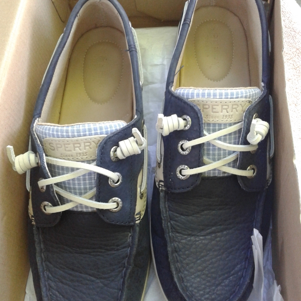 Gently worn Sperry boat shoes size 8.5
